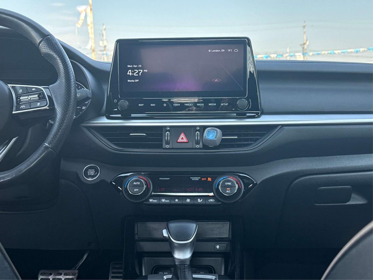 2023 Kia Forte GT 1 OWNER LEATHER ROOF  WE FINANCE ALL CREDIT Photo