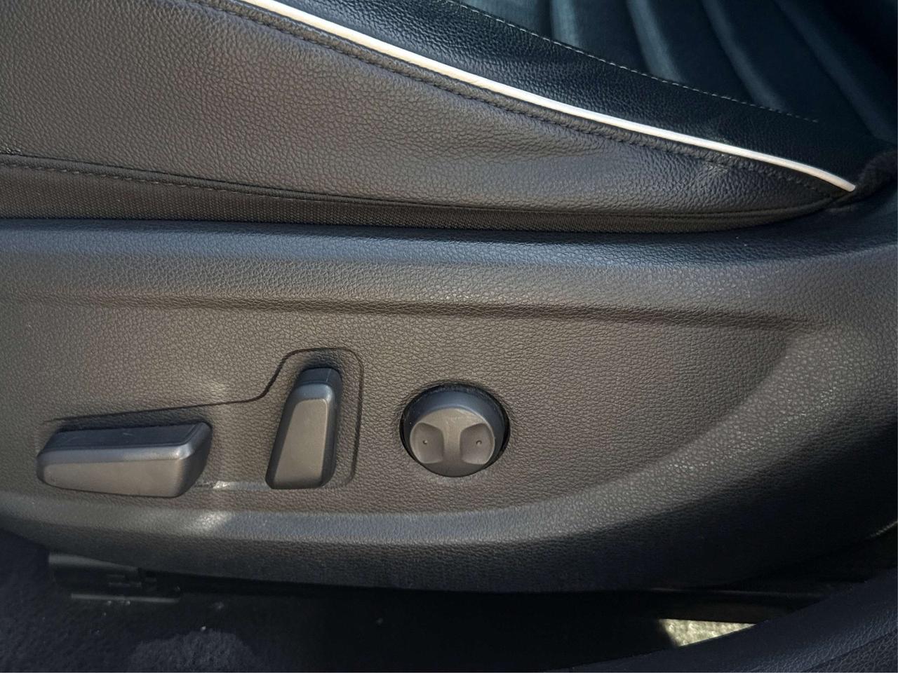 2023 Kia Forte GT 1 OWNER LEATHER ROOF  WE FINANCE ALL CREDIT Photo