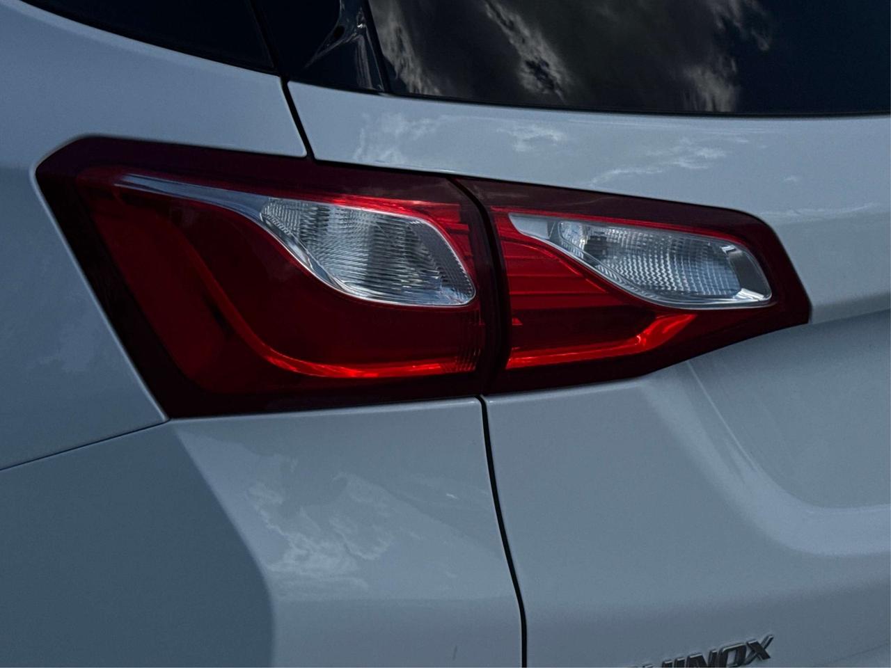 2019 Chevrolet Equinox Premier NAV PANO ROOF LEATHER WE FINANCE ALL CREDT Photo