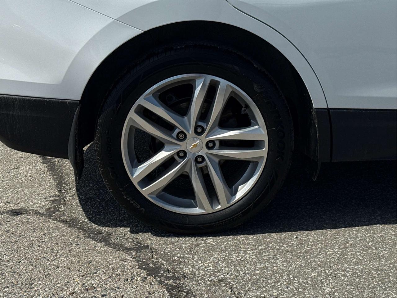 2019 Chevrolet Equinox Premier NAV PANO ROOF LEATHER WE FINANCE ALL CREDT Photo