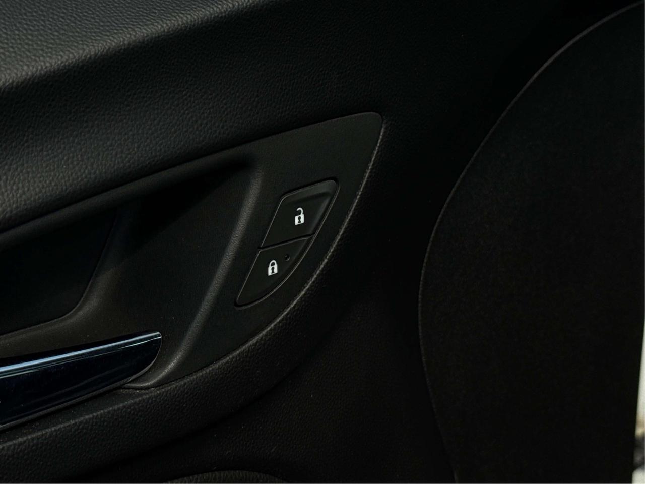 2019 Chevrolet Equinox Premier NAV PANO ROOF LEATHER WE FINANCE ALL CREDT Photo