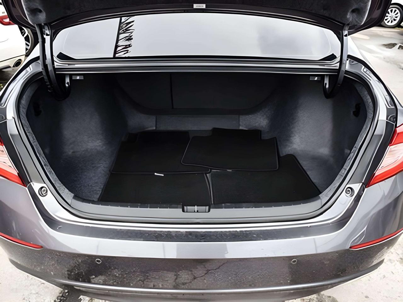 2018 Honda Accord Touring NAV LEATHER ROOF MINT WE FINANCE ALL CREDT Photo