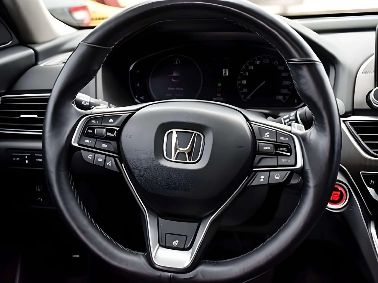 2018 Honda Accord Touring NAV LEATHER ROOF MINT WE FINANCE ALL CREDT Photo