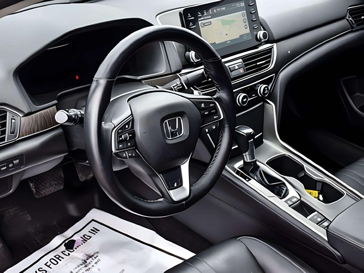 2018 Honda Accord Touring NAV LEATHER ROOF MINT WE FINANCE ALL CREDT Photo