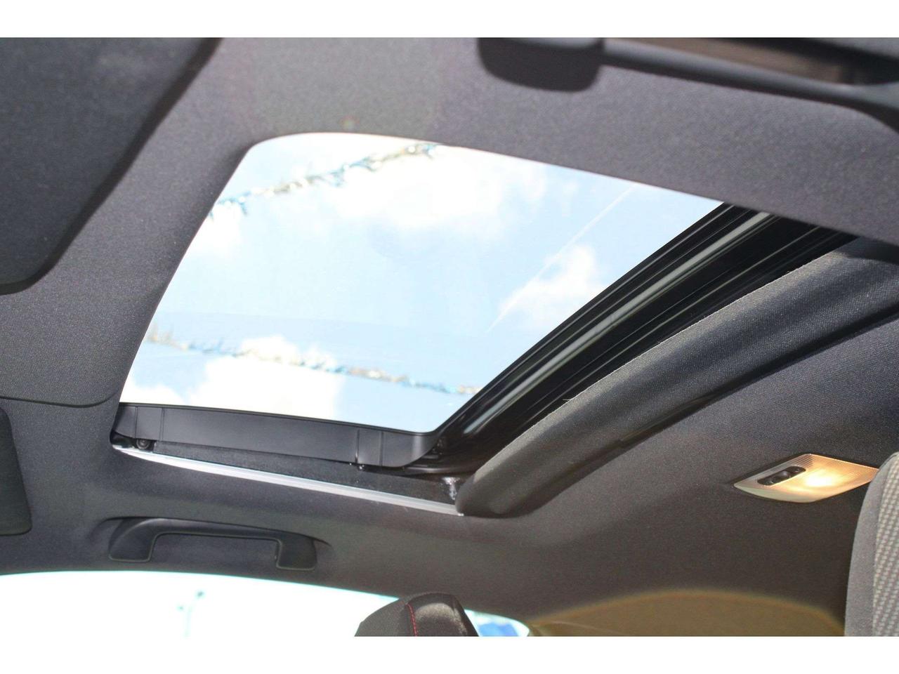 2019 Honda Civic NAV SUNROOF R-CAM LOADED! WE FINANCE ALL CREDIT! Photo