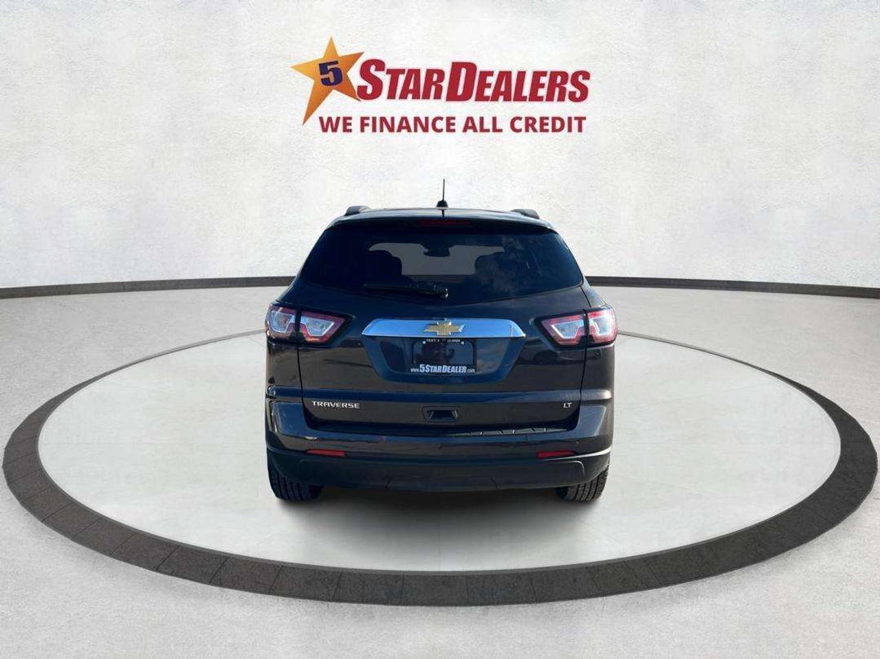 2017 Chevrolet Traverse 2LT/PANROOF/V6/MINT/LOADED/WE FINANCE ALL CREDIT! Photo