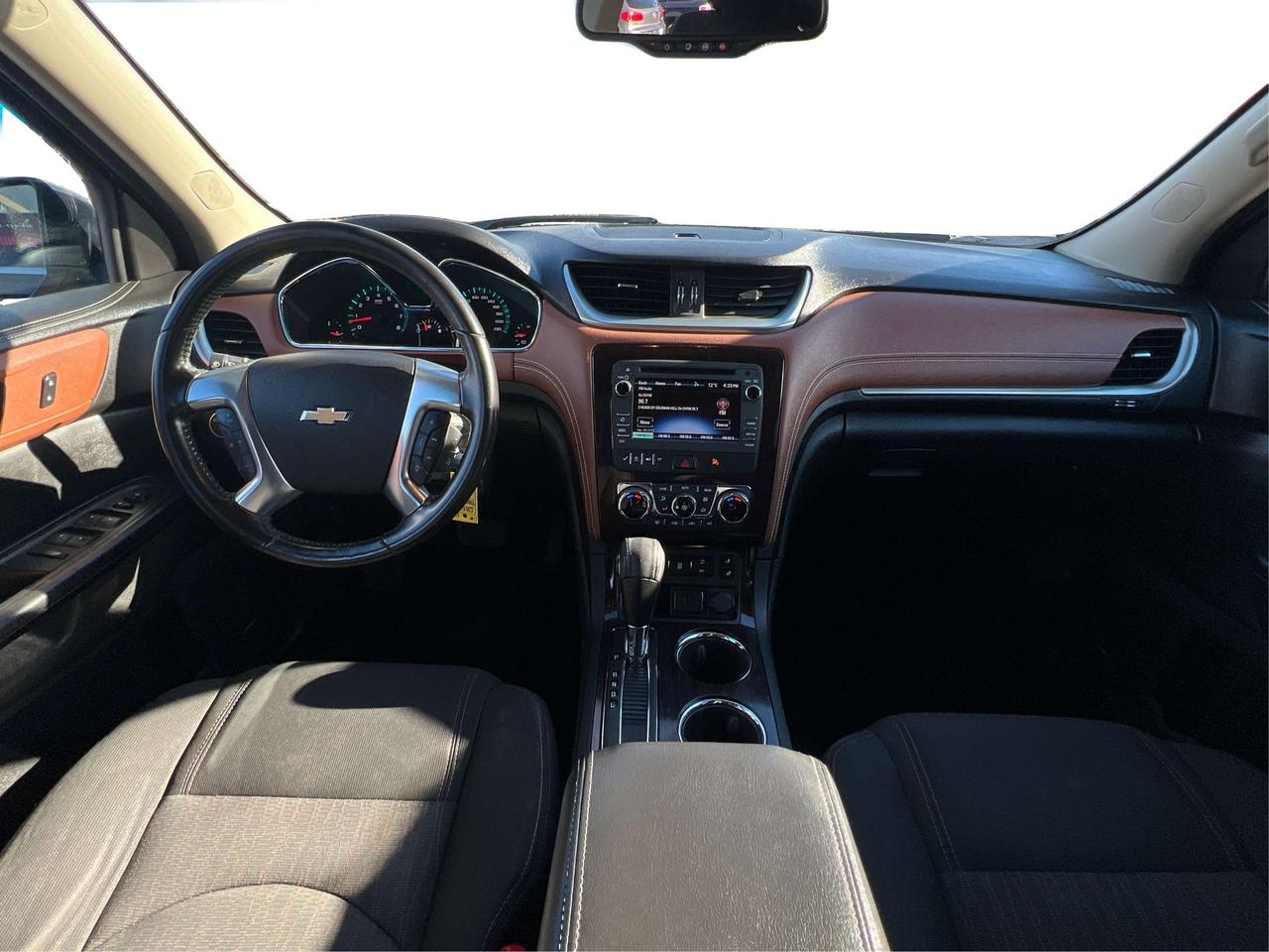 2017 Chevrolet Traverse 2LT/PANROOF/V6/MINT/LOADED/WE FINANCE ALL CREDIT! Photo