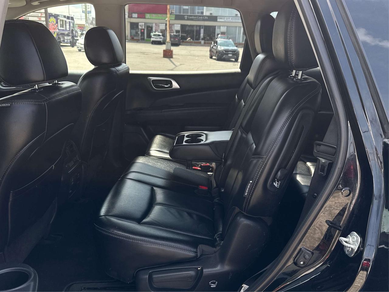 2018 Nissan Pathfinder 4x4 Platinum CERTIFIED NAV LEATHER WE FINANCE ALL Photo