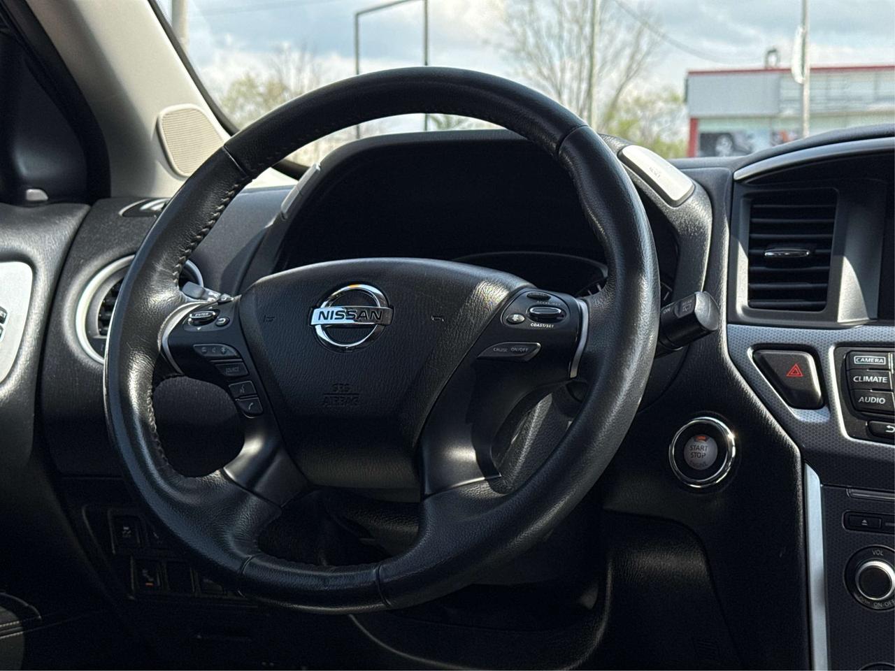 2018 Nissan Pathfinder 4x4 Platinum CERTIFIED NAV LEATHER WE FINANCE ALL Photo