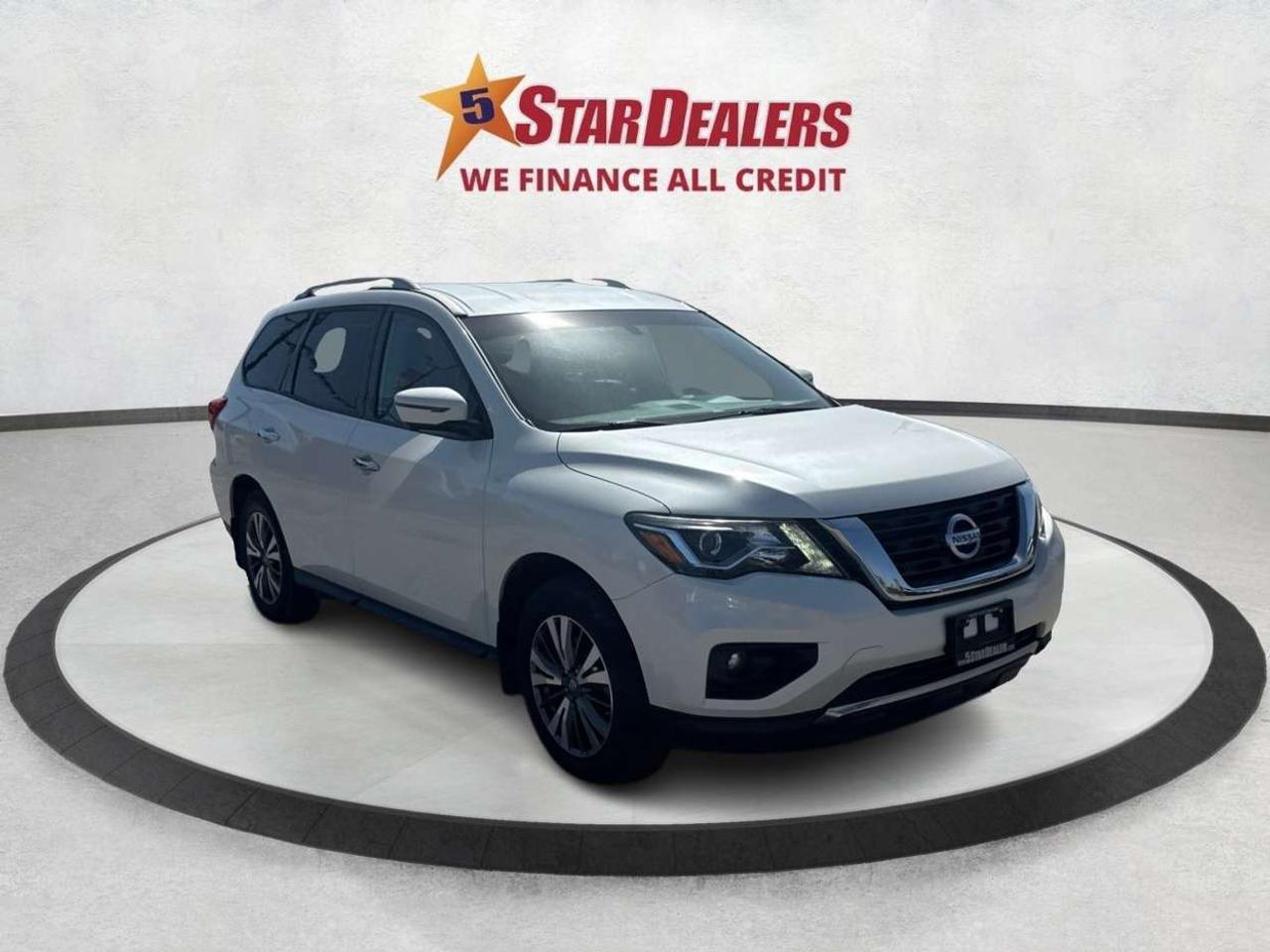 2017 Nissan Pathfinder CERTIFIED SL NAV LEATHER ROOF WE FINANCE ALL CREDT Photo