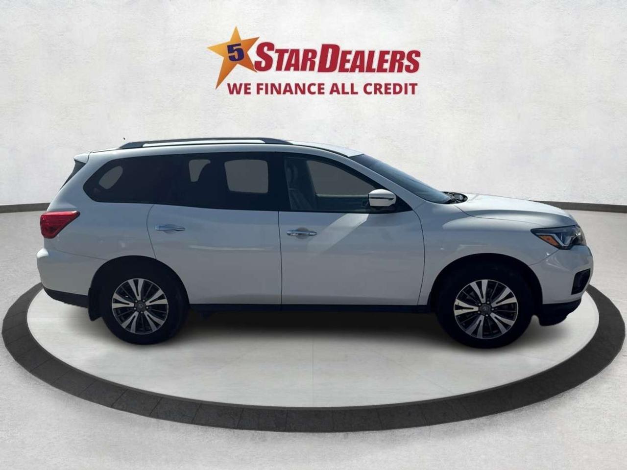 2017 Nissan Pathfinder CERTIFIED SL NAV LEATHER ROOF WE FINANCE ALL CREDT Photo