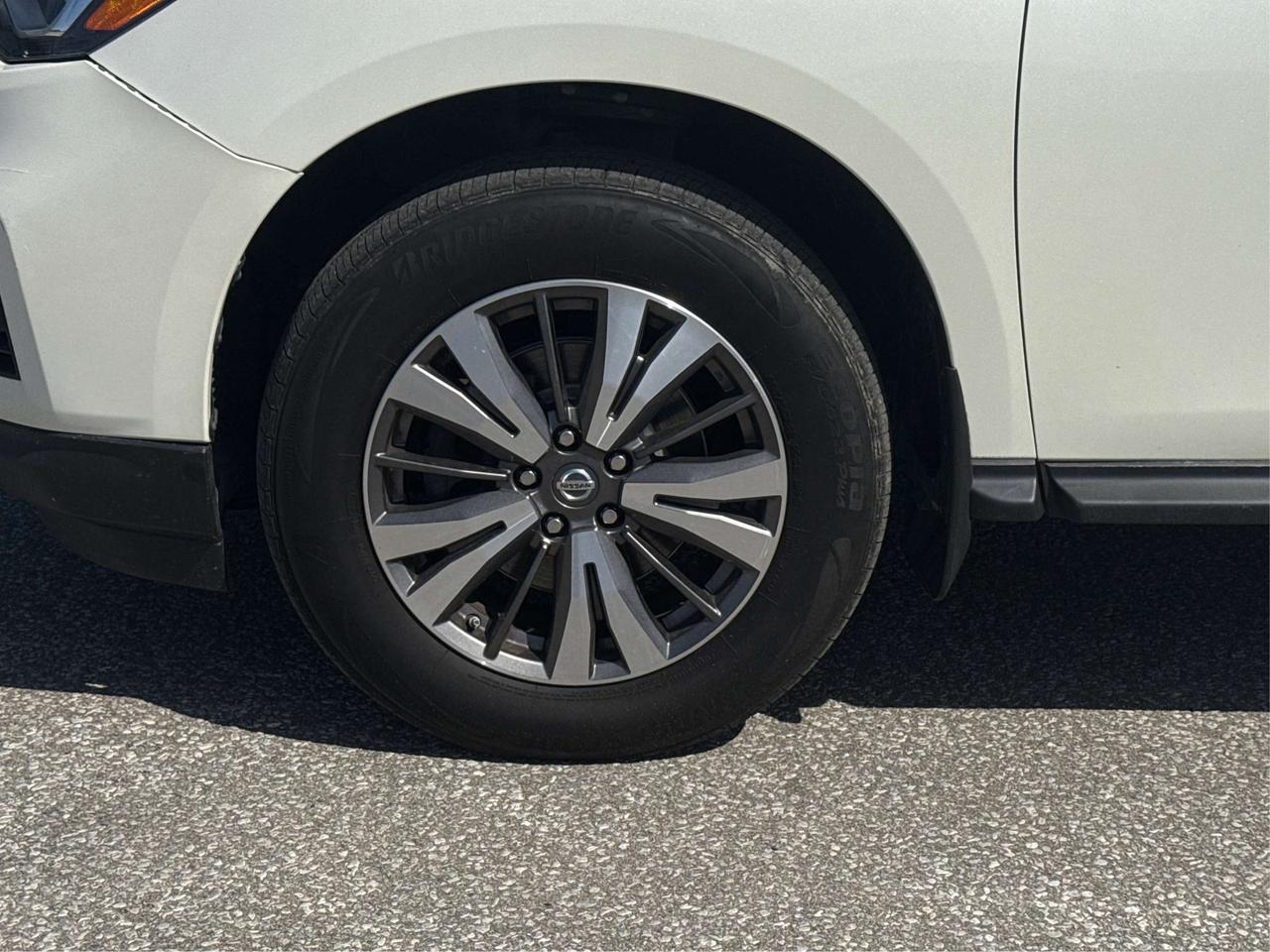 2017 Nissan Pathfinder CERTIFIED SL NAV LEATHER ROOF WE FINANCE ALL CREDT Photo