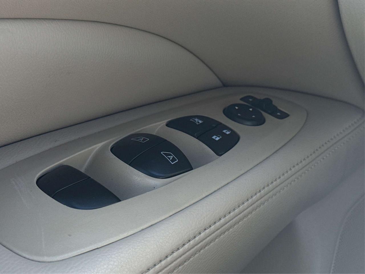 2017 Nissan Pathfinder CERTIFIED SL NAV LEATHER ROOF WE FINANCE ALL CREDT Photo