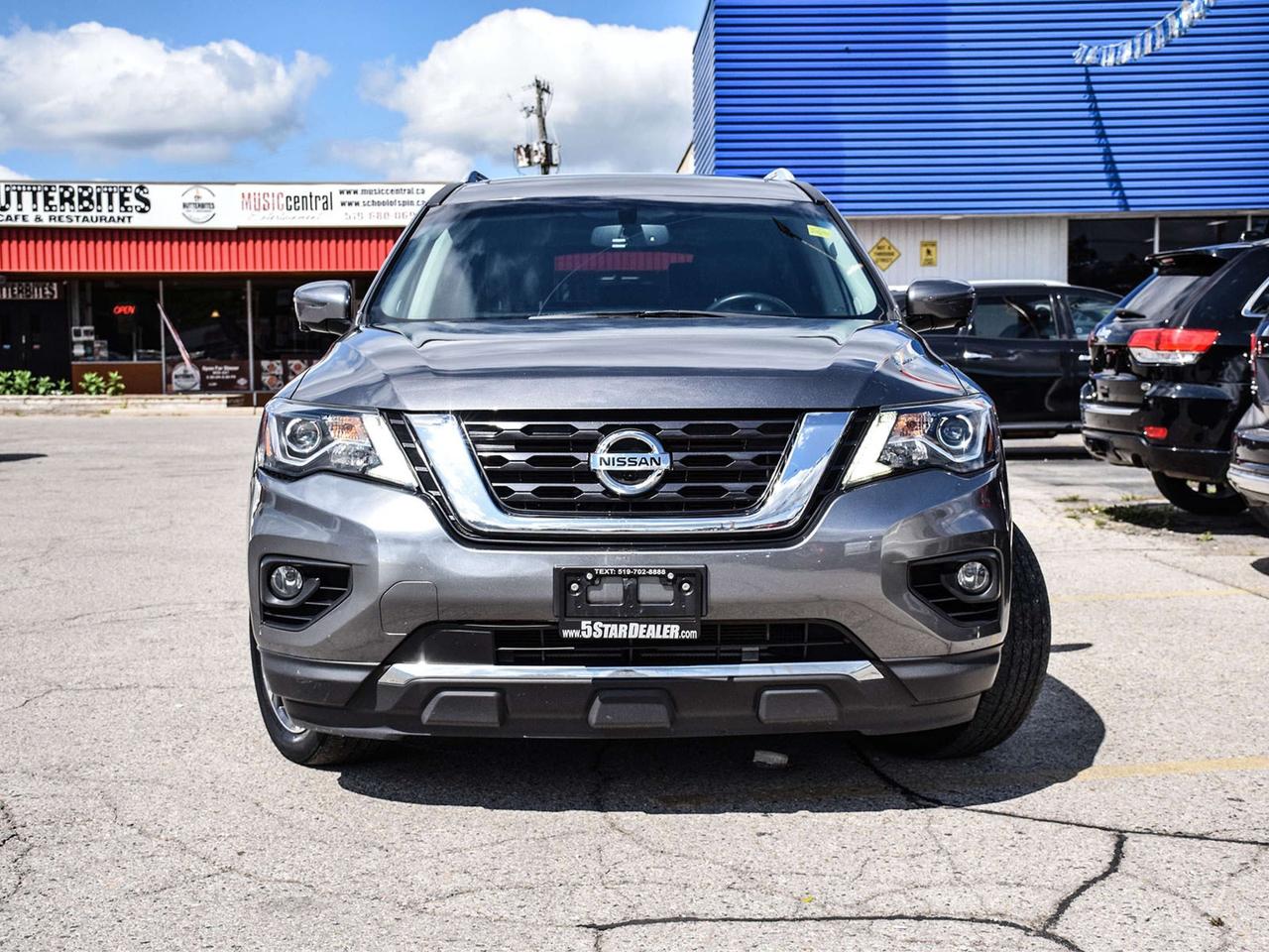 2017 Nissan Pathfinder Platinum DVD NAV LEATHR ROOF WE FINANCE ALL CREDIT Photo