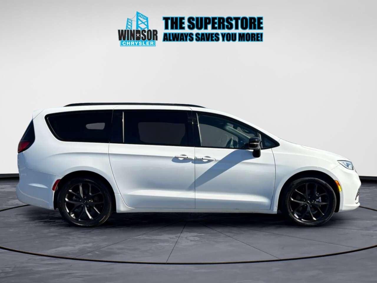2025 Chrysler Pacifica Limited FWD Photo