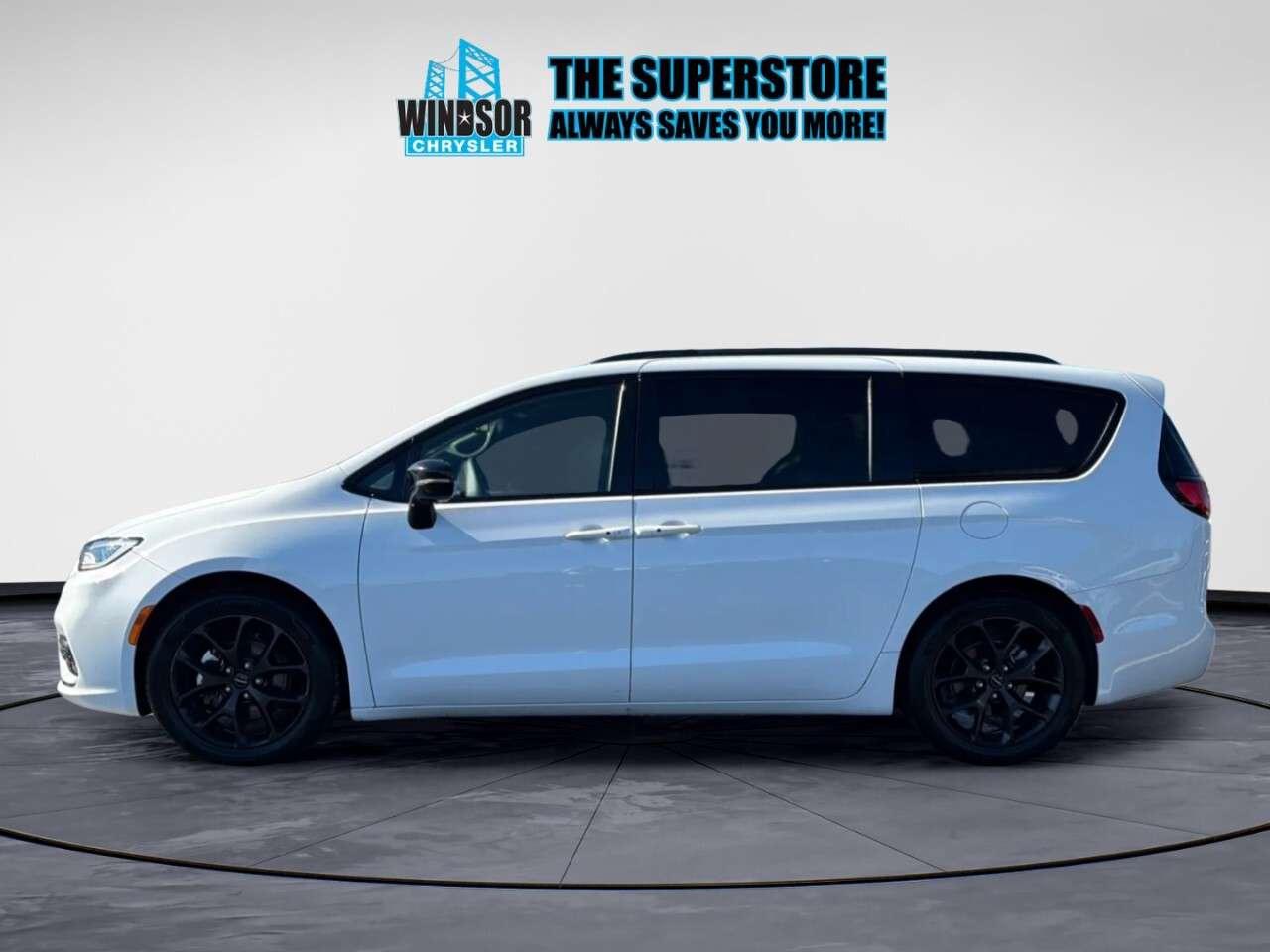 2025 Chrysler Pacifica Limited FWD Photo
