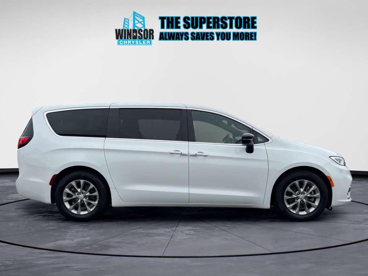 2026 Chrysler Pacifica Limited FWD Photo