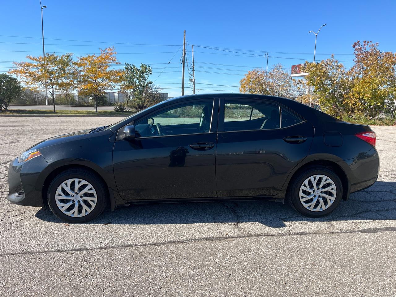 2018 Toyota Corolla LE CVT Photo2