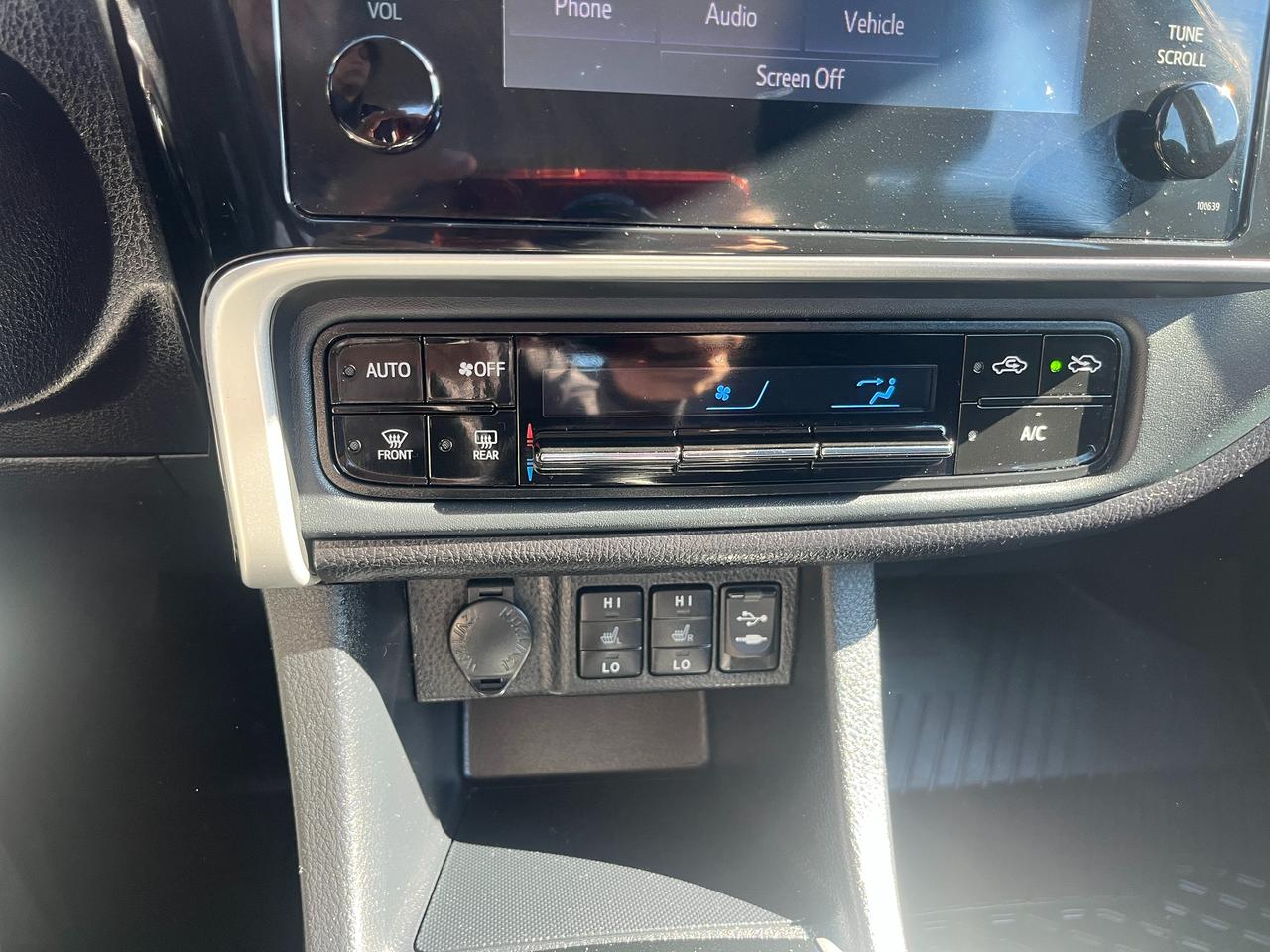 2018 Toyota Corolla LE CVT Photo