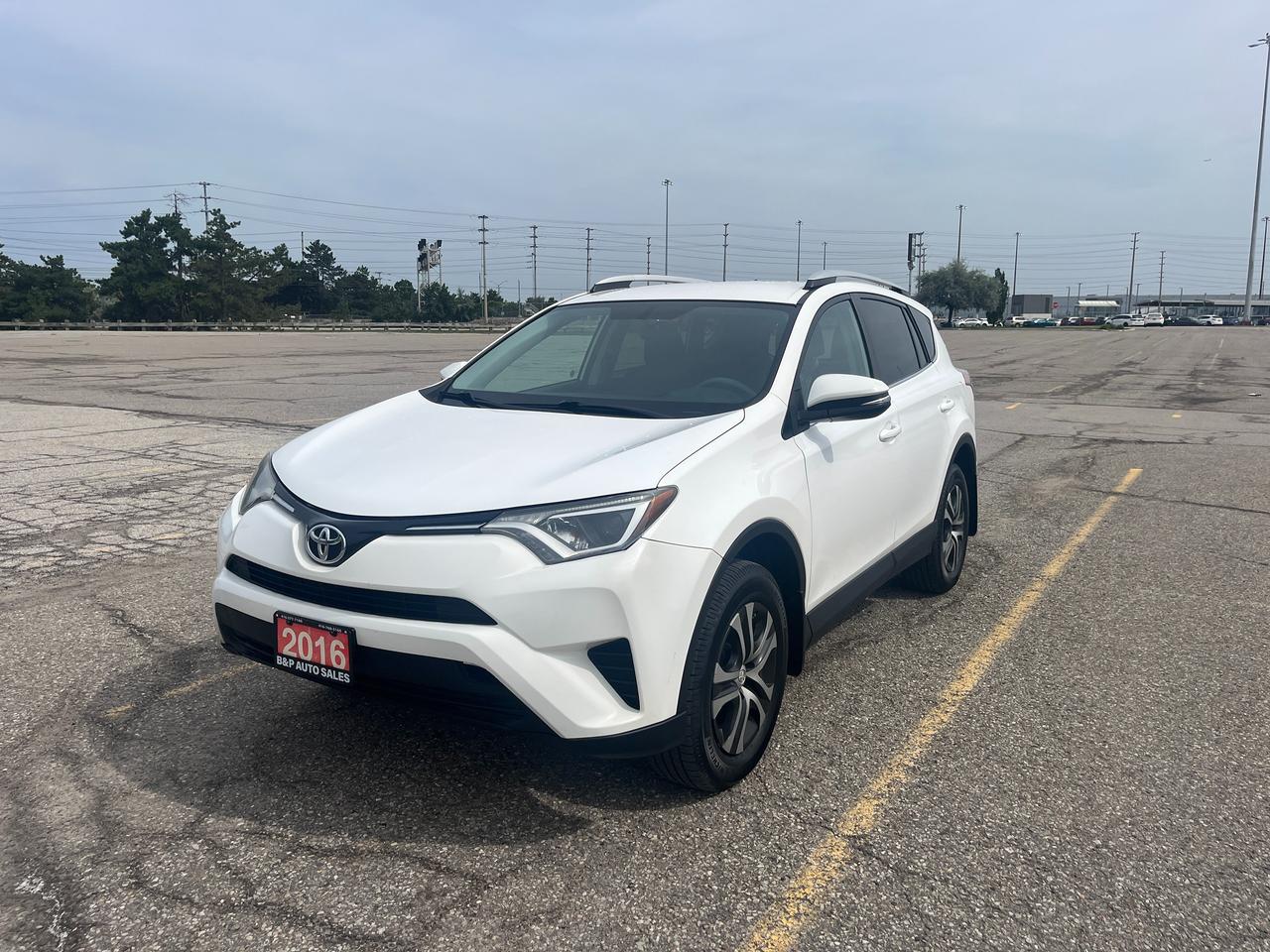 2016 Toyota RAV4 AWD 4dr LE Photo