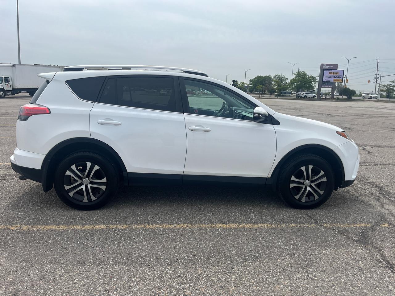 2016 Toyota RAV4 AWD 4dr LE Photo3