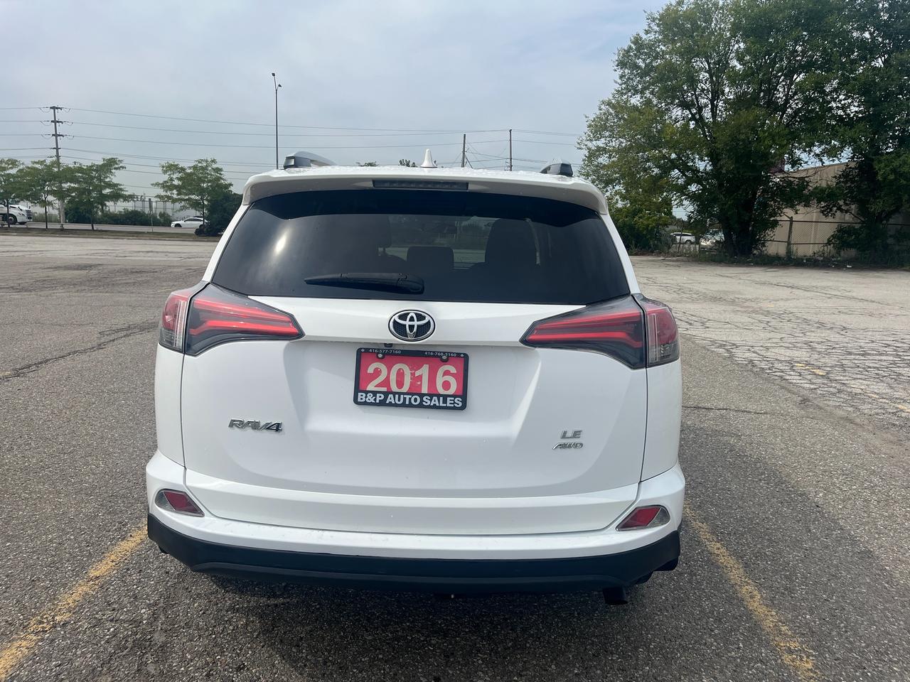 2016 Toyota RAV4 AWD 4dr LE Photo4