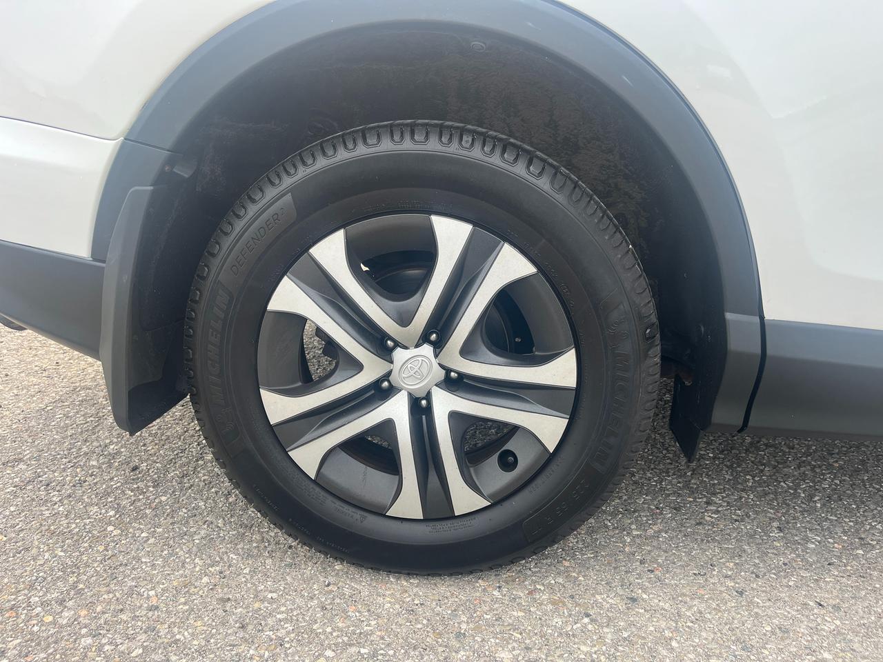 2016 Toyota RAV4 AWD 4dr LE Photo