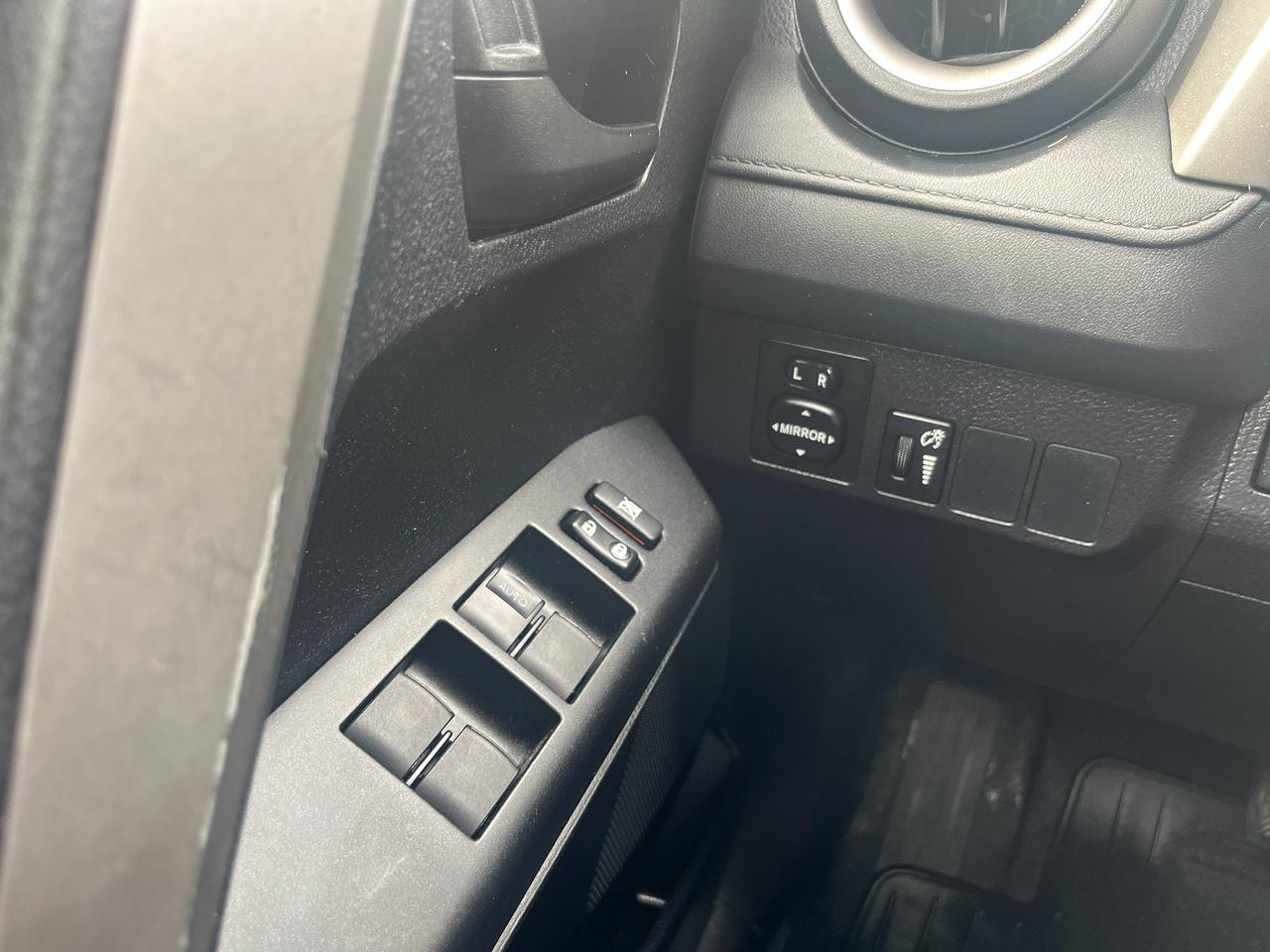 2016 Toyota RAV4 AWD 4dr LE Photo