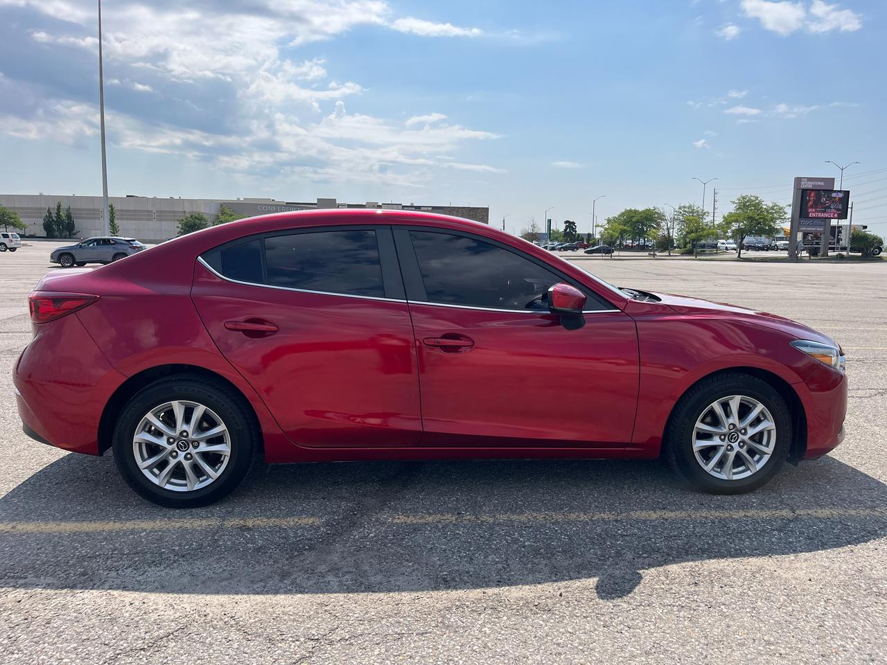 2018 Mazda MAZDA3 SE Auto Photo