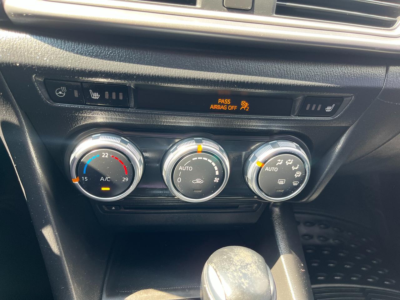2018 Mazda MAZDA3 SE Auto Photo
