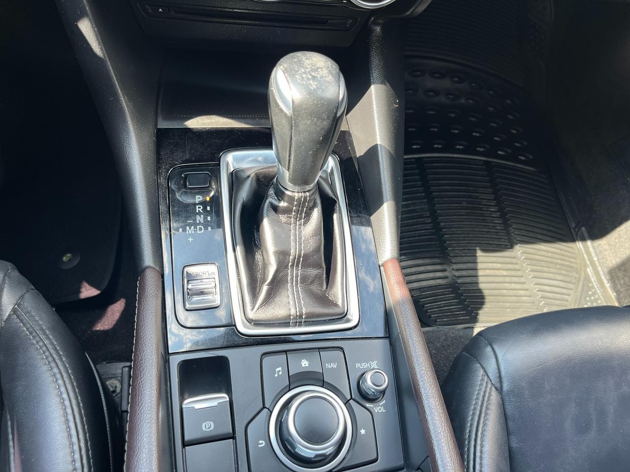2018 Mazda MAZDA3 SE Auto Photo
