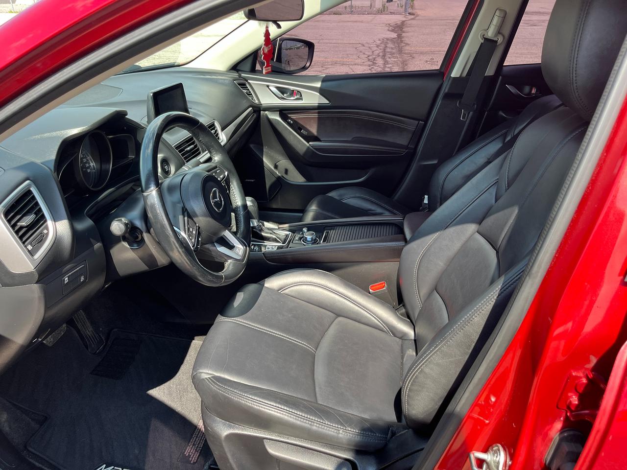 2018 Mazda MAZDA3 SE Auto Photo