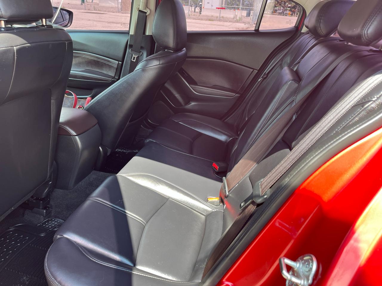 2018 Mazda MAZDA3 SE Auto Photo