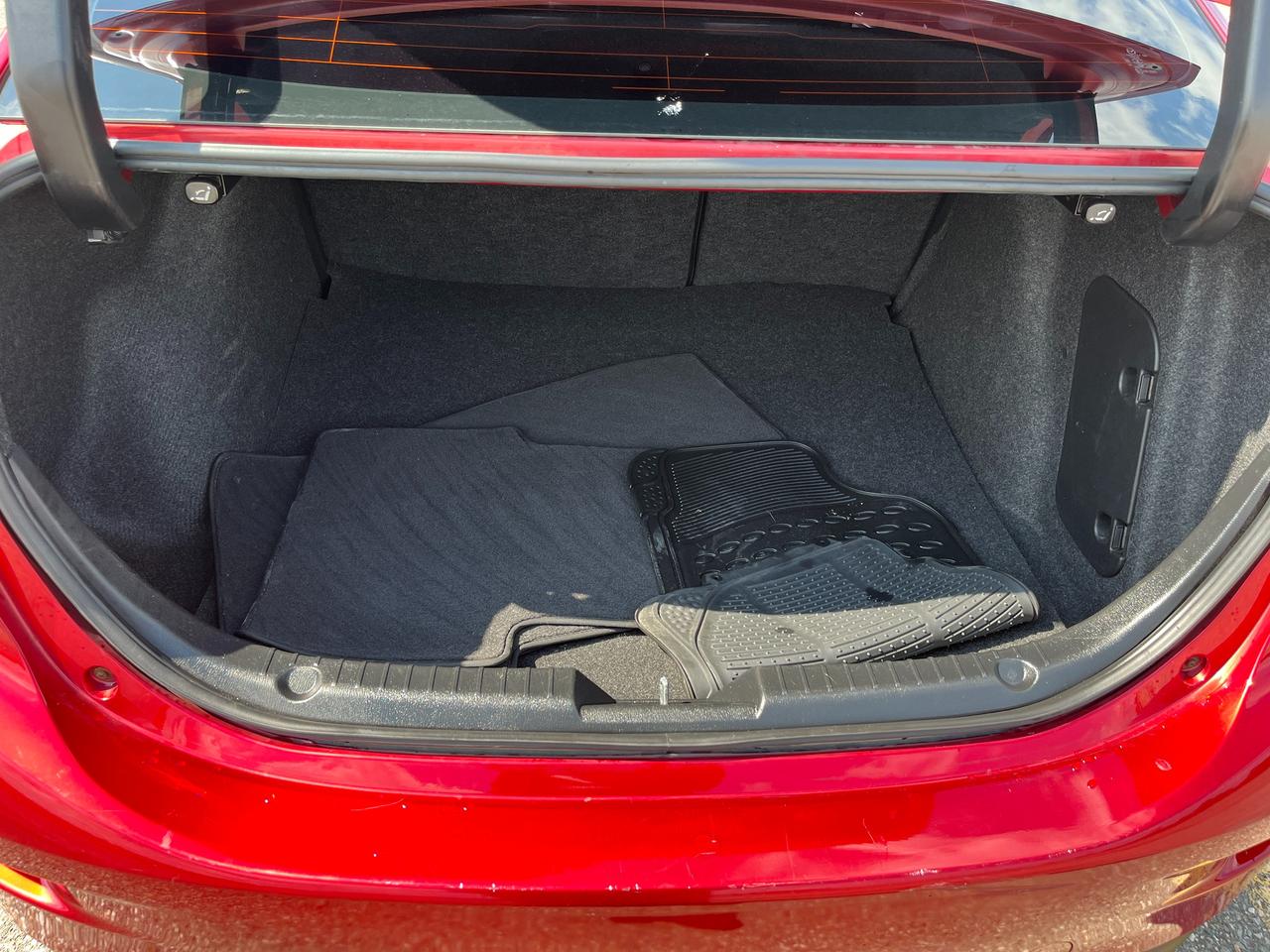 2018 Mazda MAZDA3 SE Auto Photo