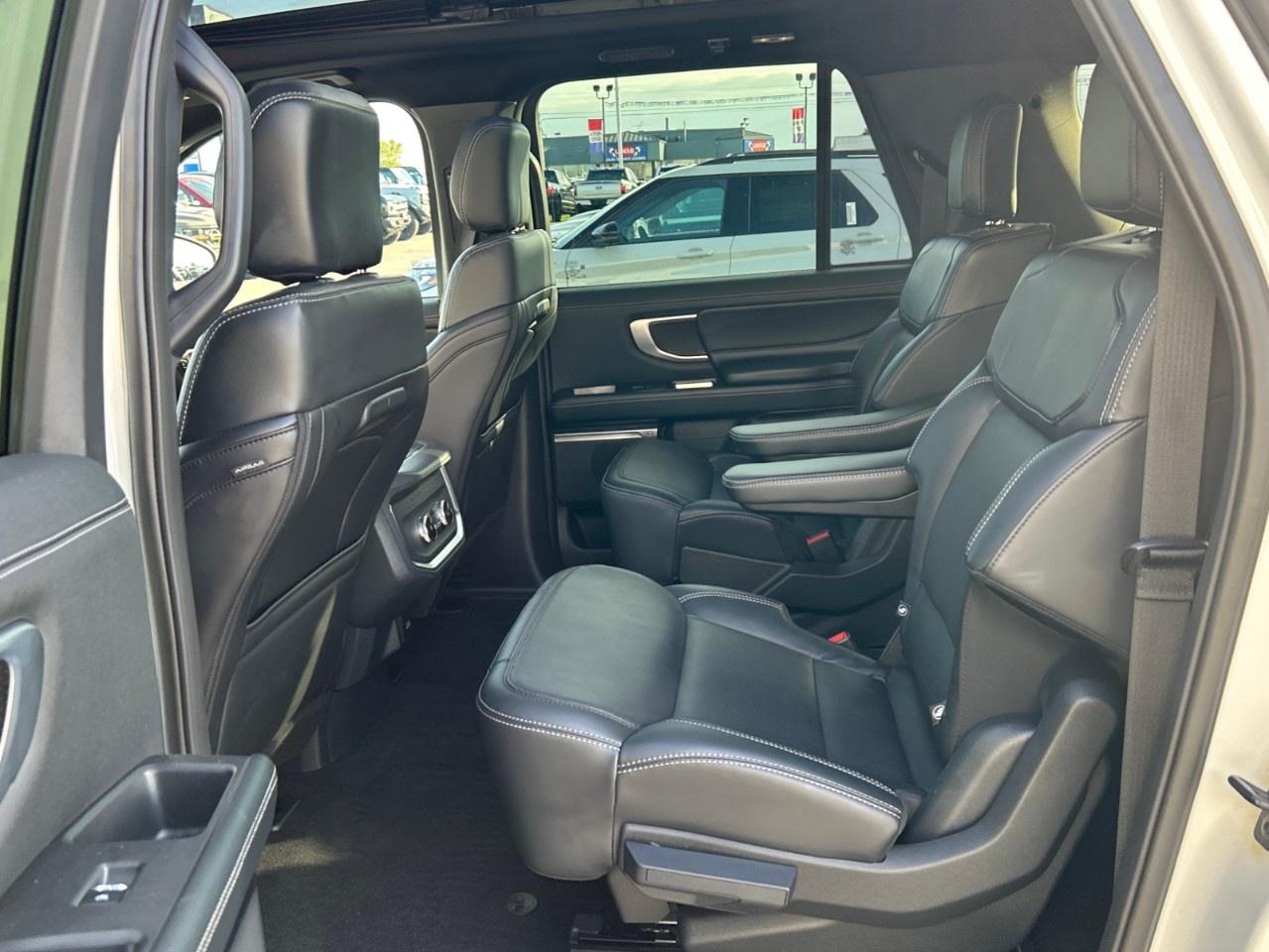 2025 Ford Expedition Platinum Max 4X4 Photo