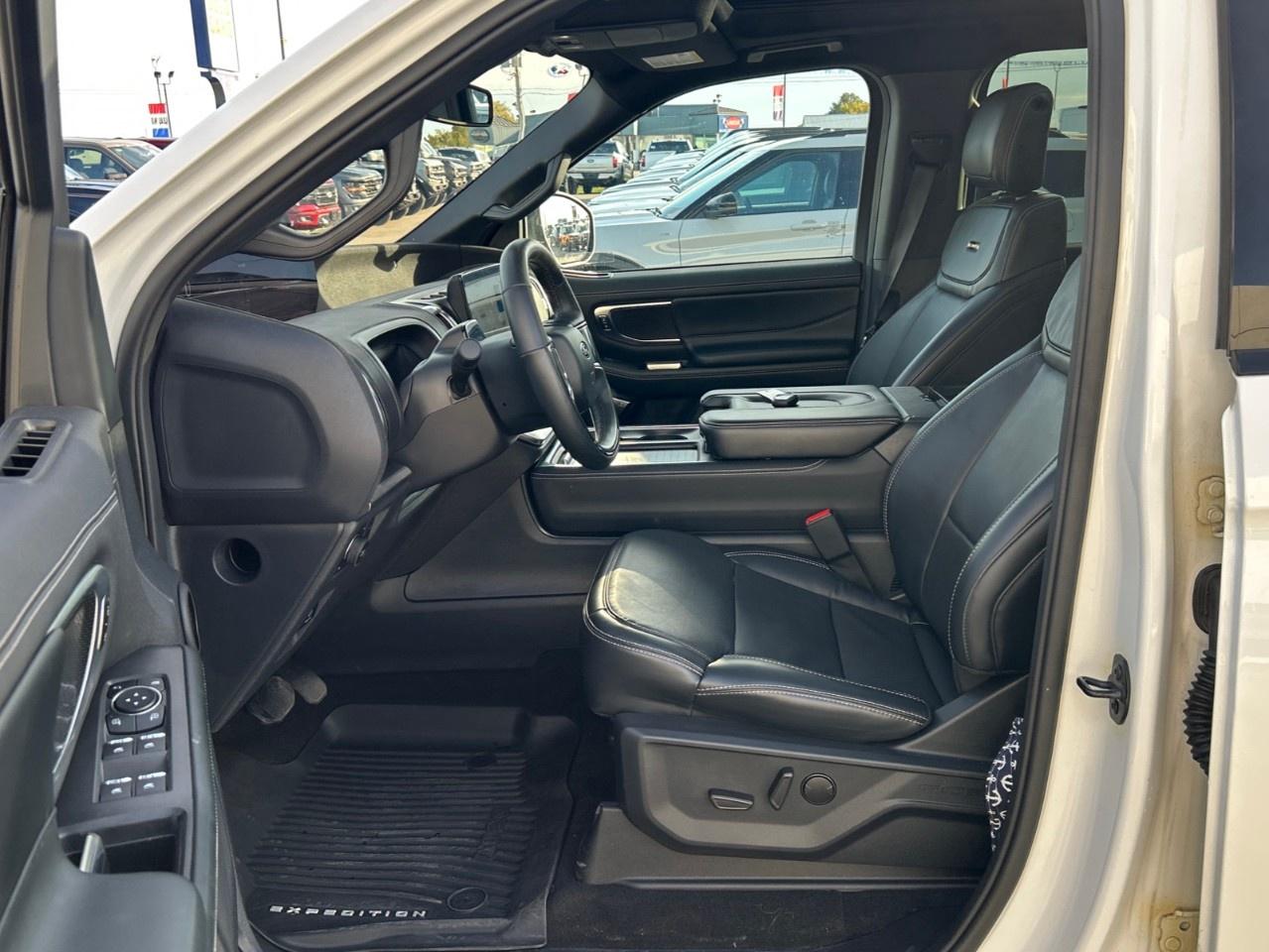 2025 Ford Expedition Platinum Max 4X4 Photo