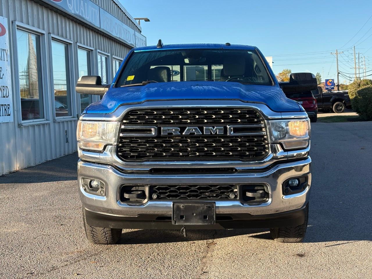 2022 RAM 3500 Big Horn 4x4 Crew Cab 6'4" Box Photo2