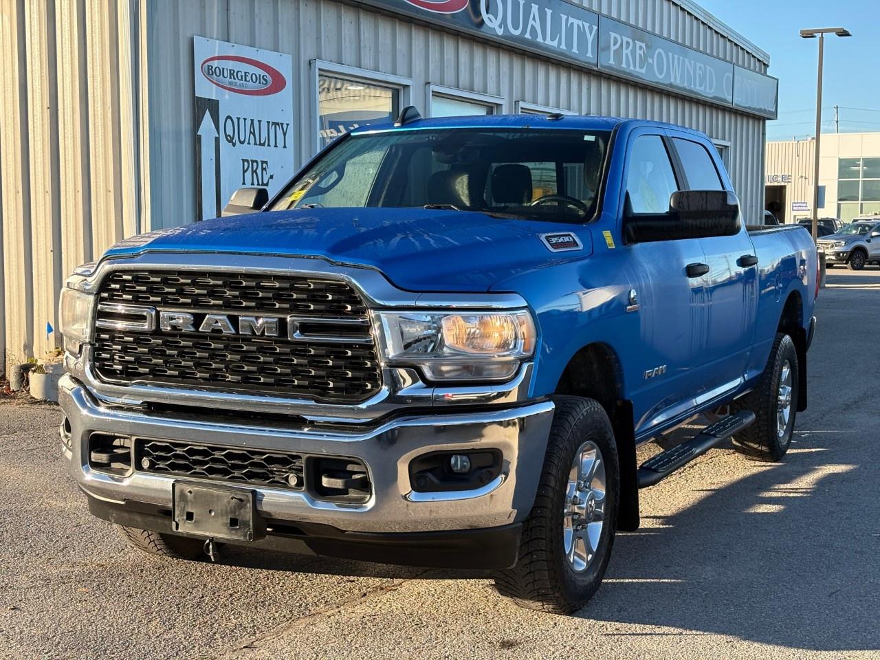2022 RAM 3500 Big Horn 4x4 Crew Cab 6'4" Box Photo5