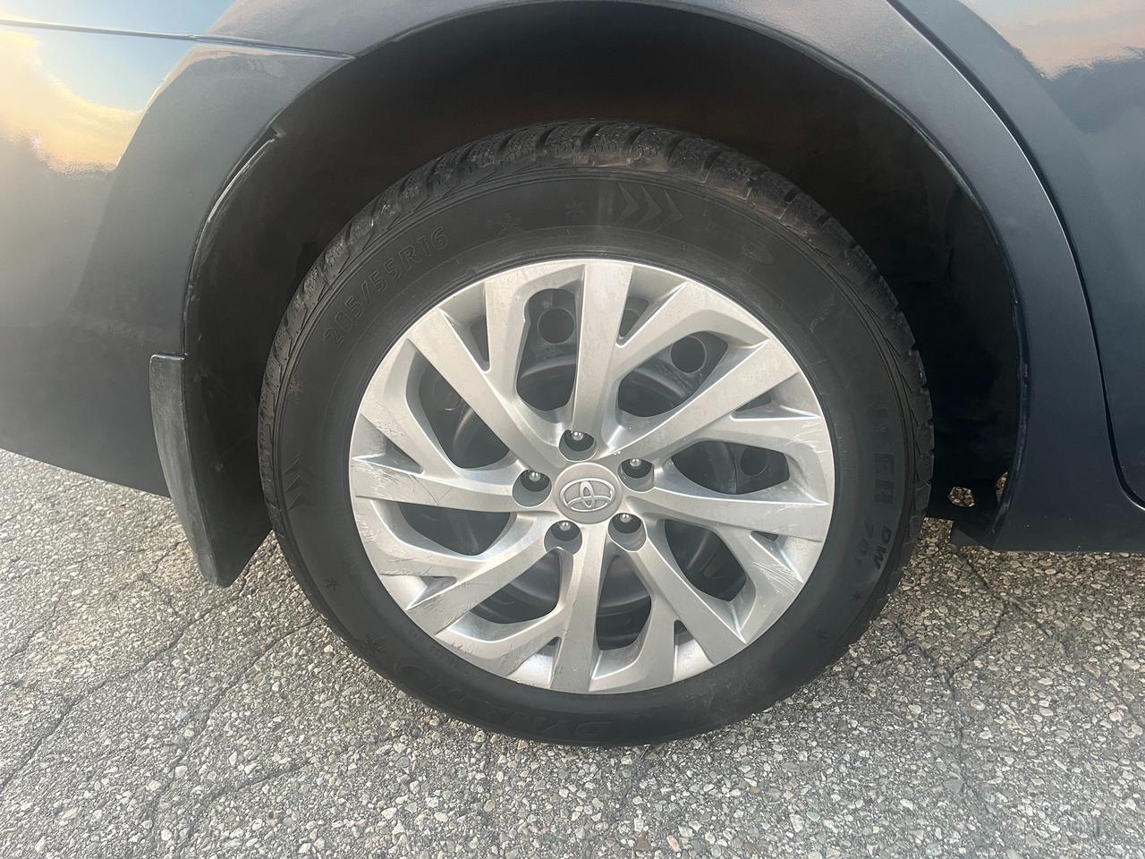 2017 Toyota Corolla 4dr Sdn CVT LE Photo