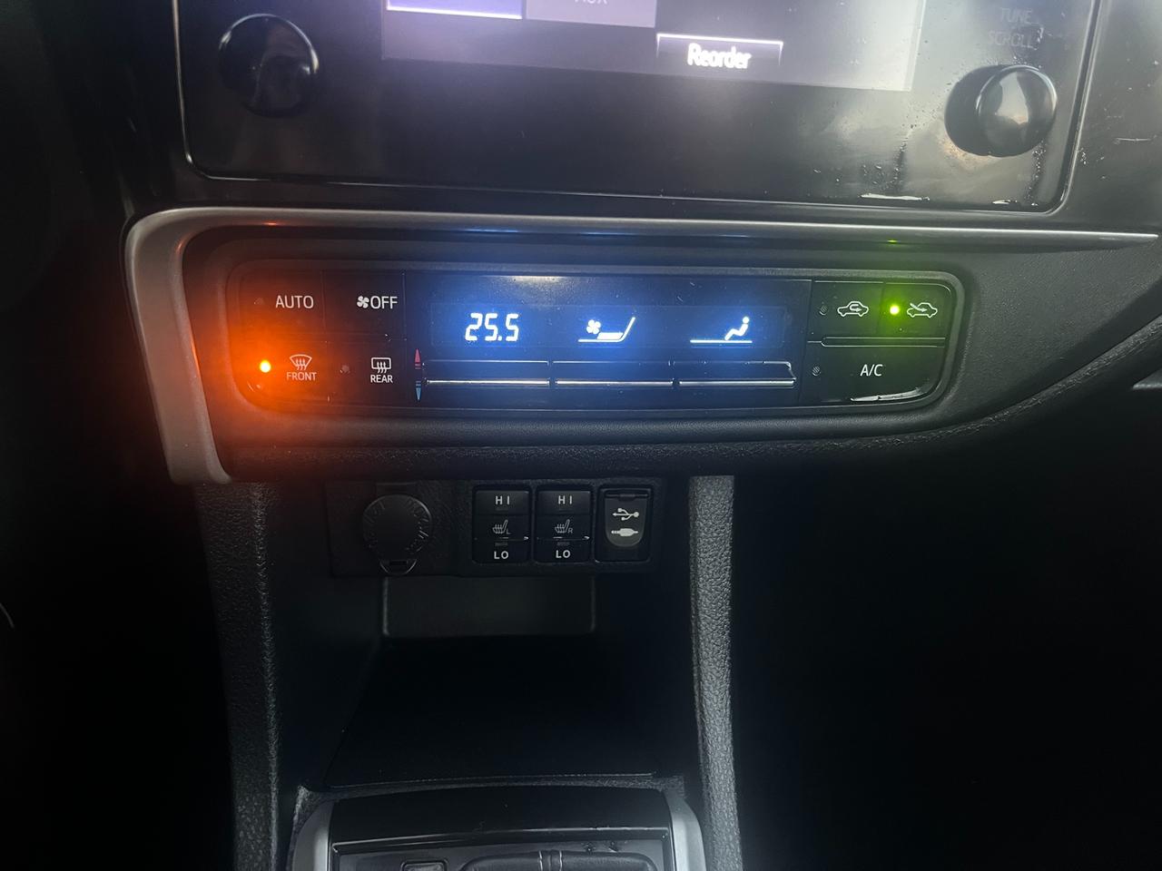 2017 Toyota Corolla 4dr Sdn CVT LE Photo