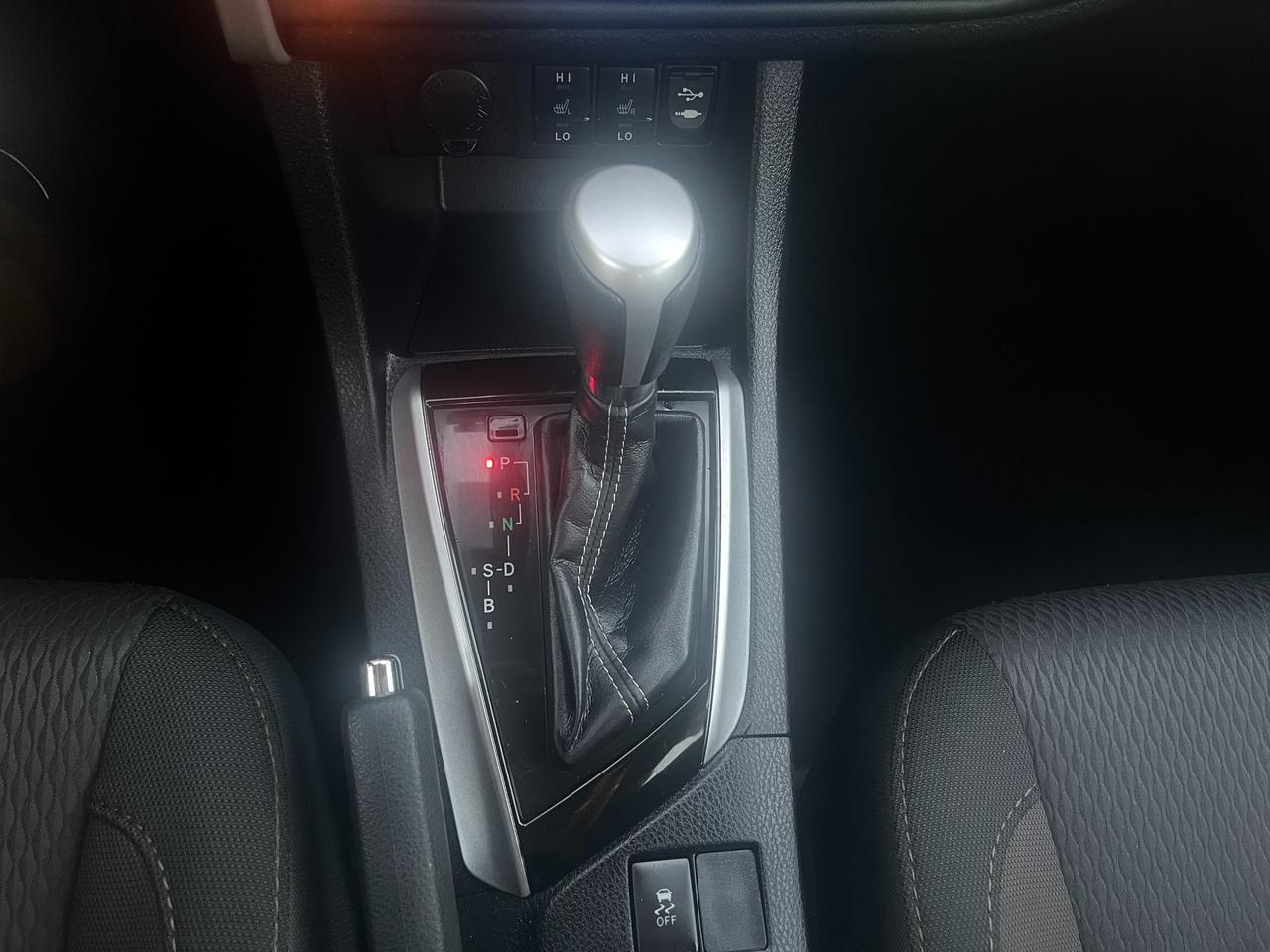 2017 Toyota Corolla 4dr Sdn CVT LE Photo