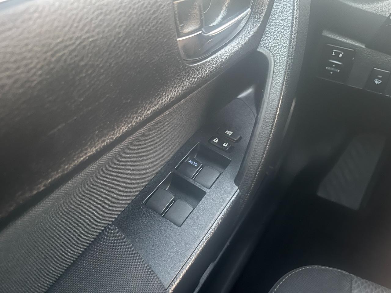 2017 Toyota Corolla 4dr Sdn CVT LE Photo