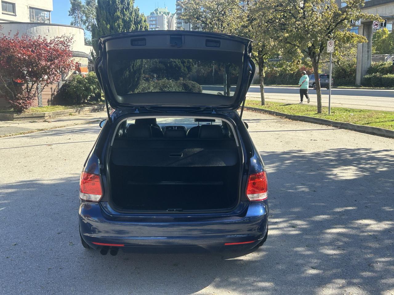 2014 Volkswagen Golf Wagon HIGHLINE Photo