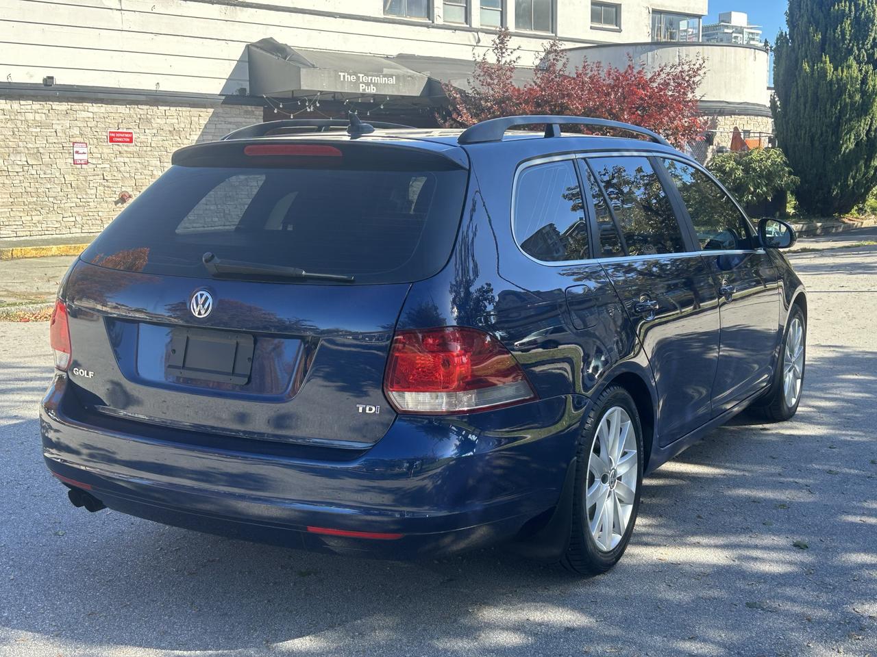 2014 Volkswagen Golf Wagon HIGHLINE Photo