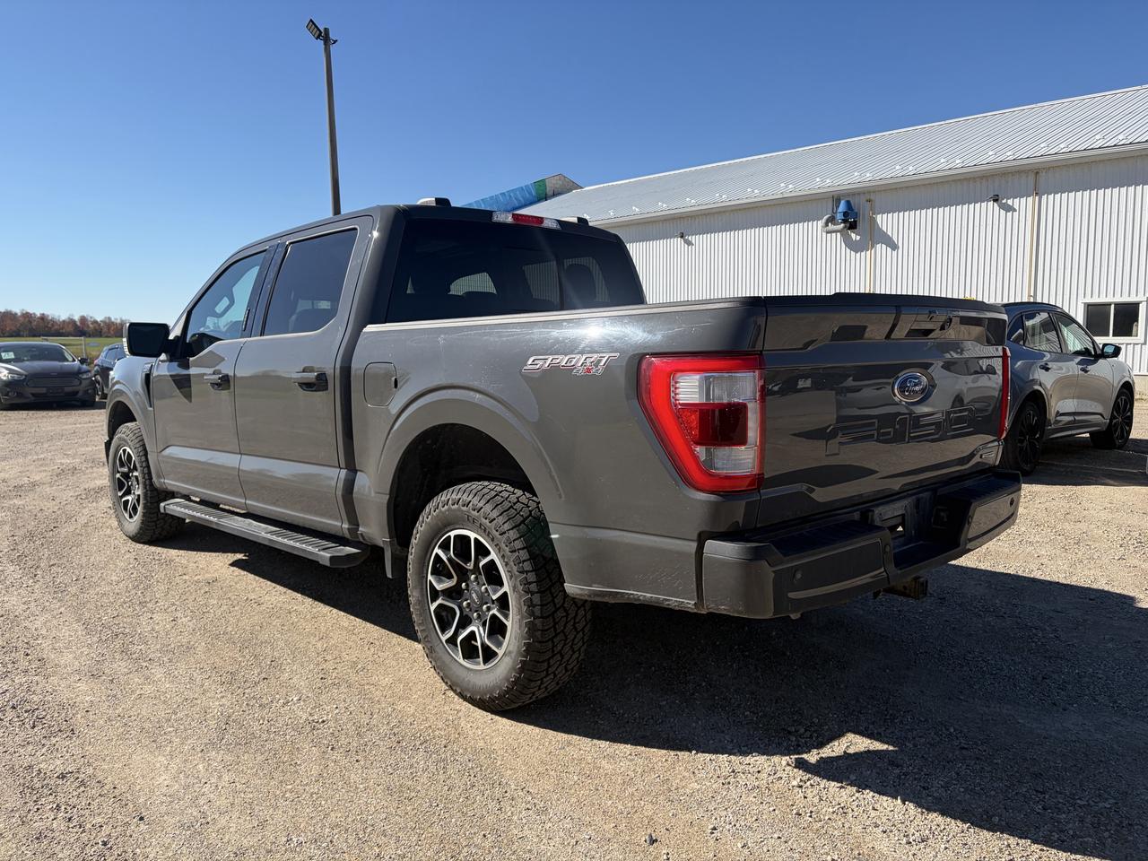 2021 Ford F-150 Lariat 4WD SuperCrew 5.5' Box Photo4