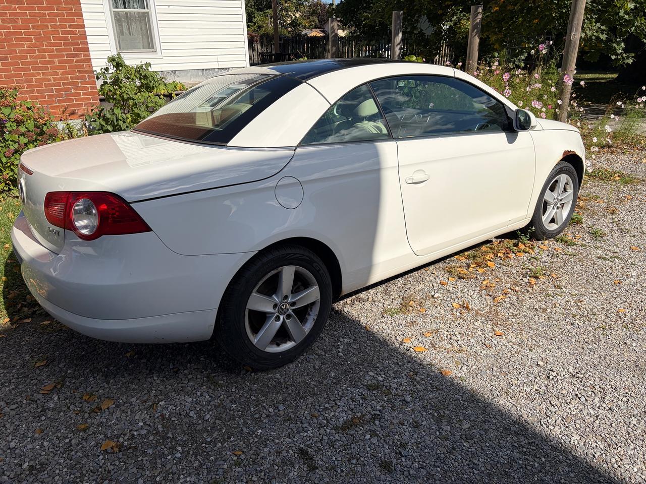 2007 Volkswagen Eos 2dr Convertible Manual 2.0T Photo