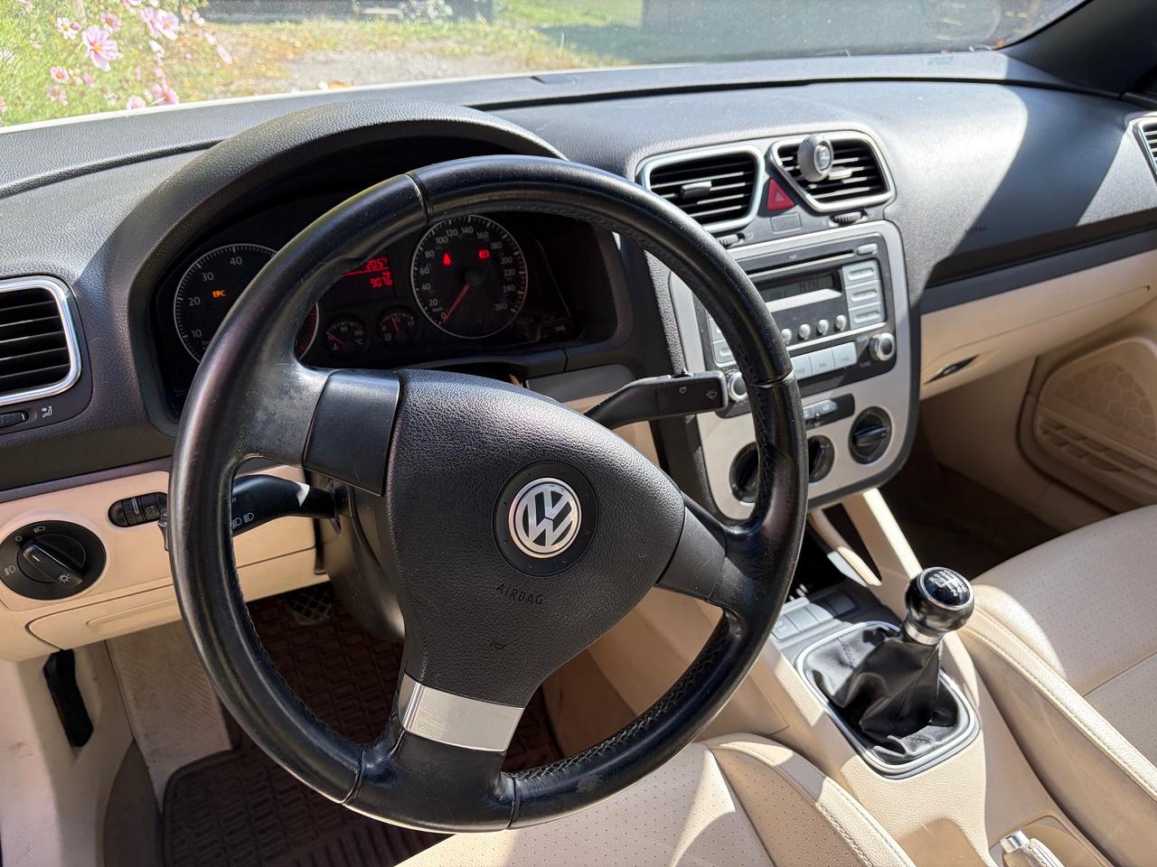 2007 Volkswagen Eos 2dr Convertible Manual 2.0T Photo