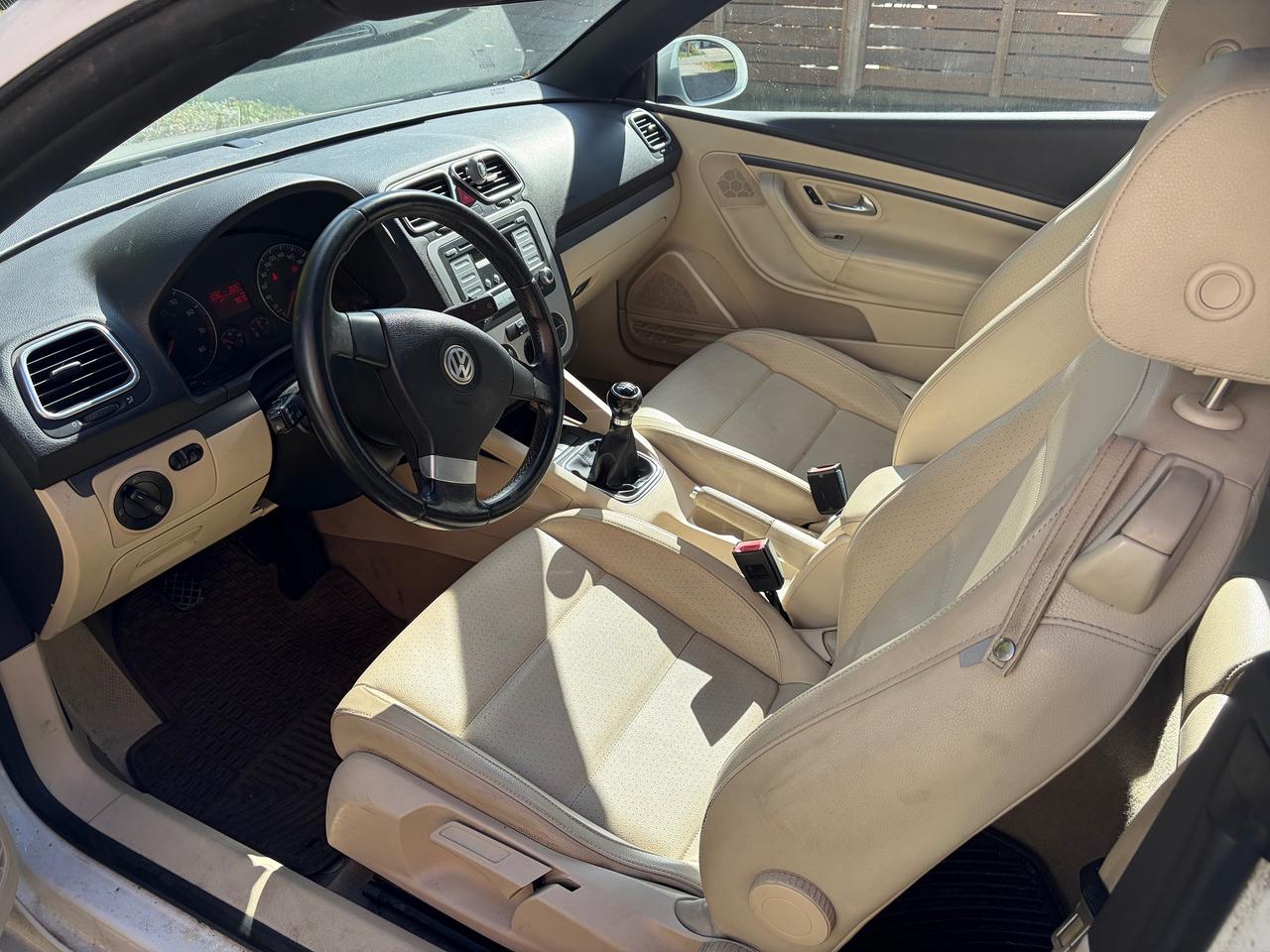 2007 Volkswagen Eos 2dr Convertible Manual 2.0T Photo