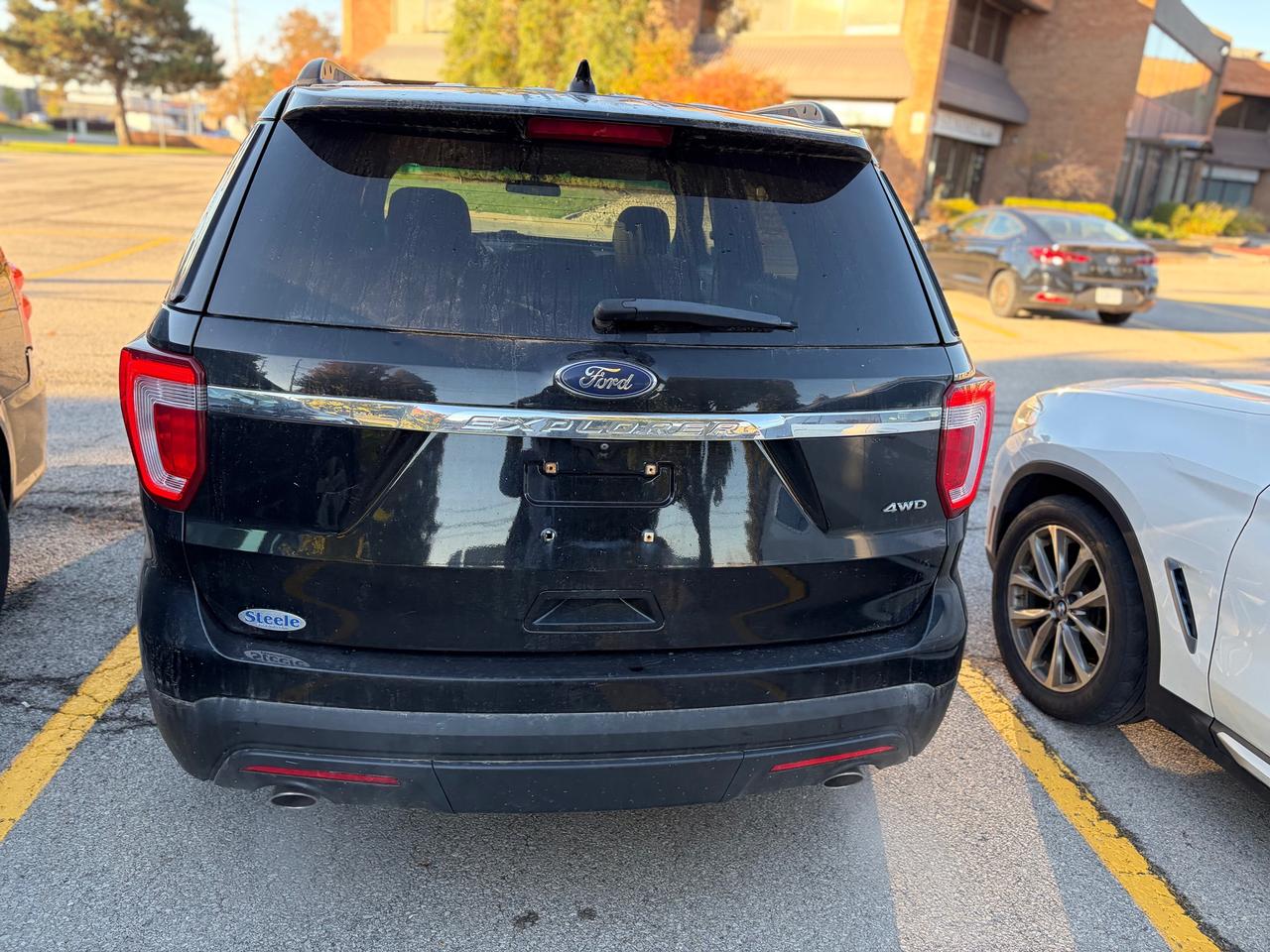 2017 Ford Explorer 4WD 4dr Base Photo4