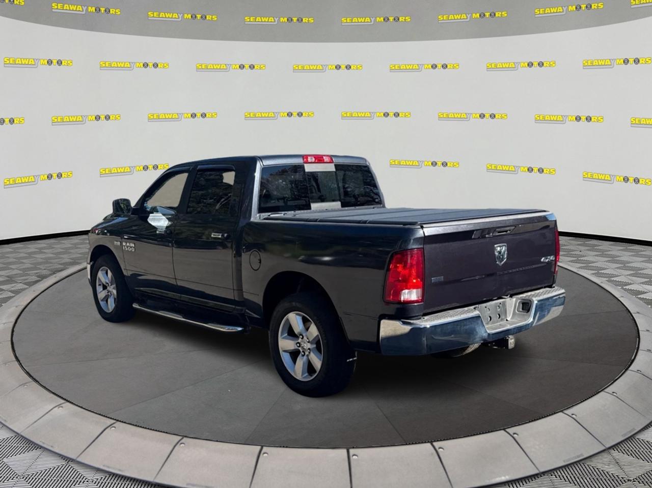 2017 RAM 1500 SLT Photo4